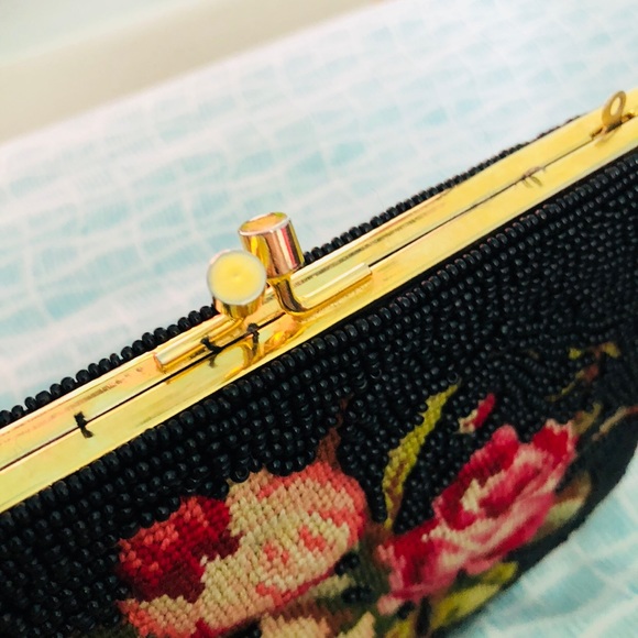 FINAL PRICE. Vintage Embroidered/Beaded Clutch - Picture 3 of 4